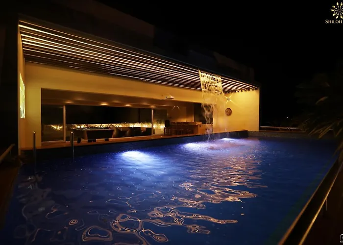 Casino Villa 6Bhk Infinity Pool With Waterfall Igatpuri